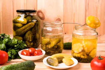 Γιατί να ζυμώσεις λαχανικά και πώς να το κάνεις σωστά